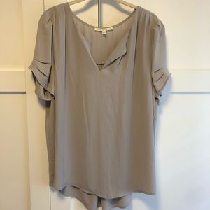 Women’s short sleeve gray top